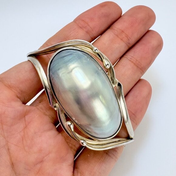 VTG Sterling Silver 925 Large Gray Mobe Pearl Hinged Bangle Bracelet Size L - Picture 1 of 11